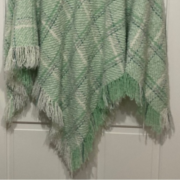 SHAMROCK PONCHO Softie Alpaca Wool Blend Green Cheerful Boho Made in Ireland - Picture 14 of 16